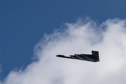 China acaba de encontrar un agujero en el arma más silenciosa de EEUU: un algoritmo ha hackeado sus B-2 en Irán